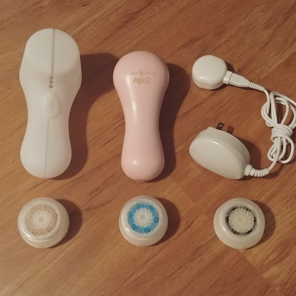 Pristine Condition Clarisonic Mia 2 LOT